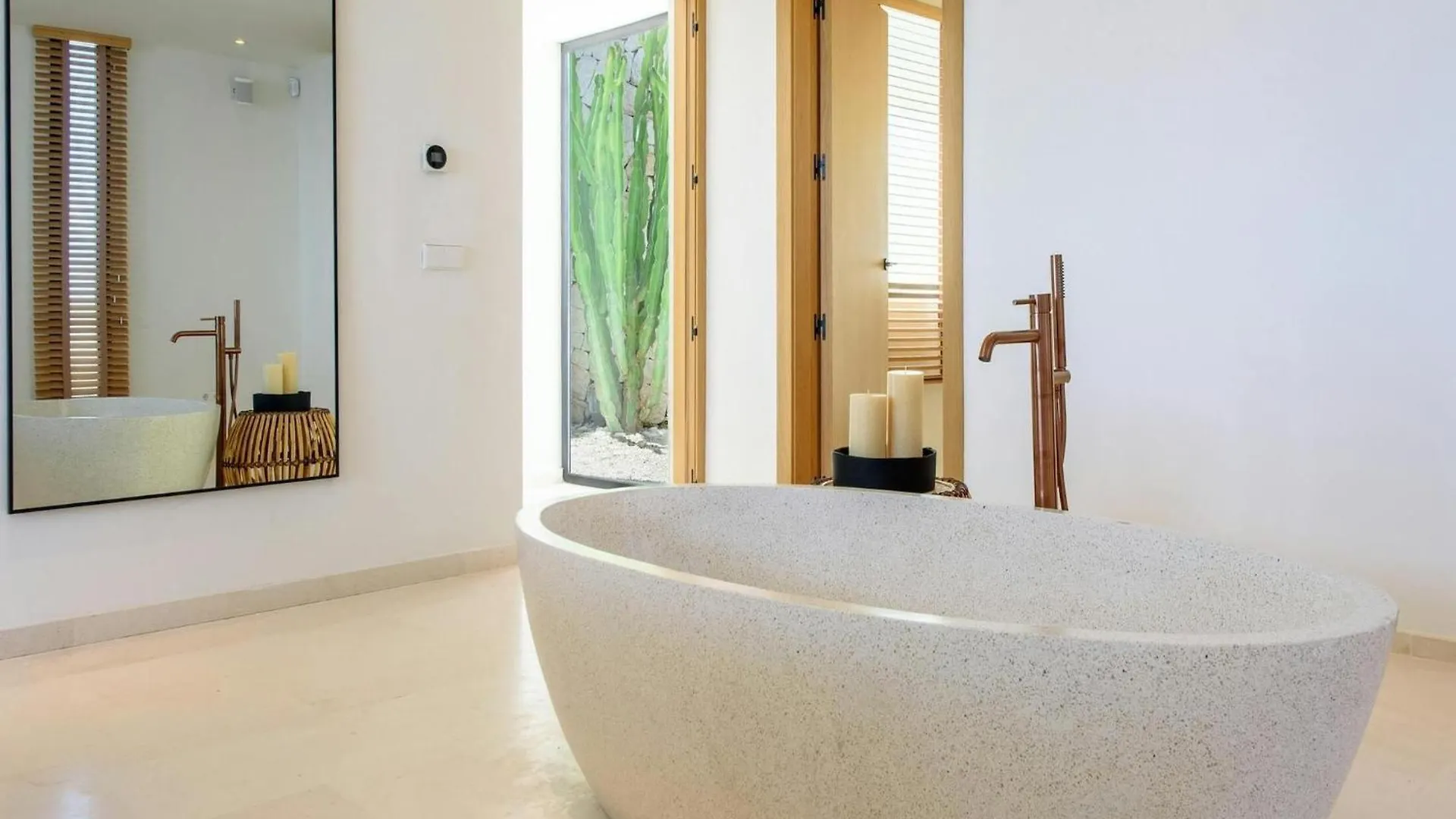 Modern Villa In Santa Eulalia 卡拉隆加 0*,  西班牙