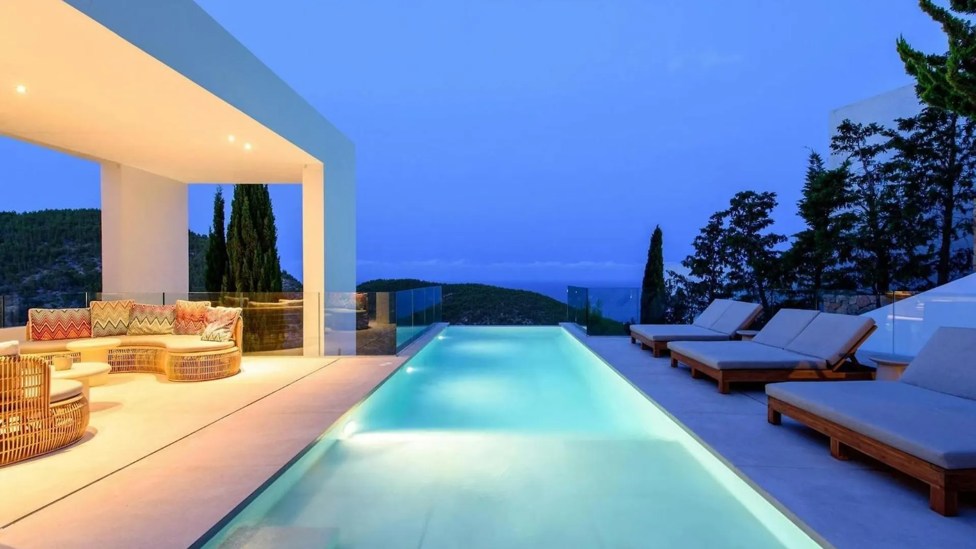 Modern Villa In Santa Eulalia 卡拉隆加