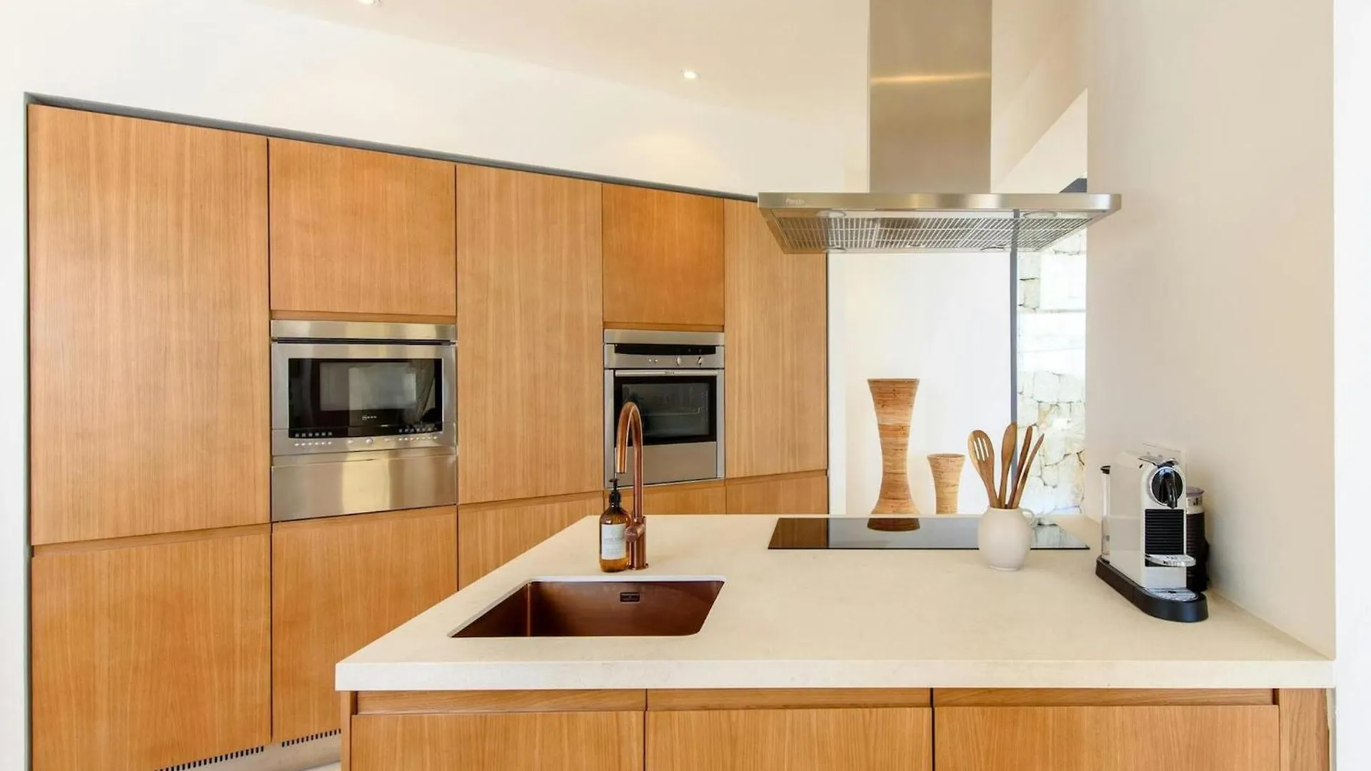 Modern Villa In Santa Eulalia 卡拉隆加