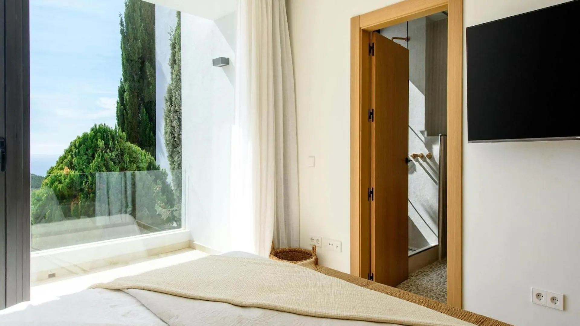 Modern Villa In Santa Eulalia كالا يونغا إسبانيا