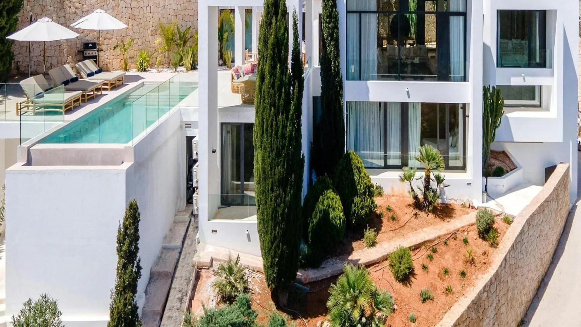 Modern Villa In Santa Eulalia 卡拉隆加